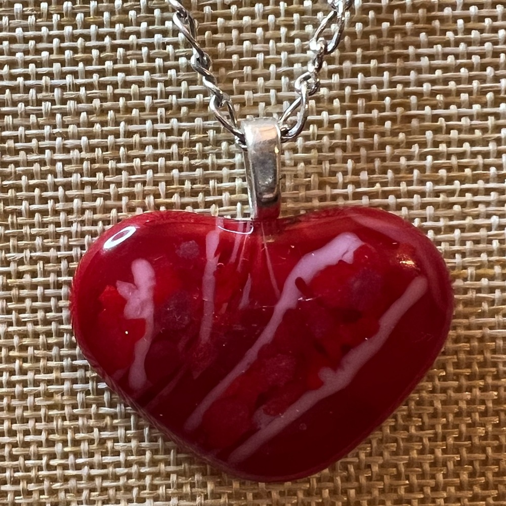 Elegant Silver Chain with Glass Red Heart Pendent Necklace - Picture 2 of 4